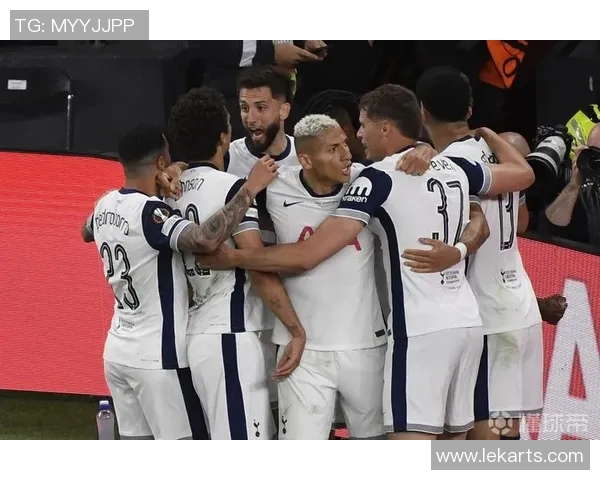 曼联客场大胜热刺,升至英超第四,引领欧冠区域 曼联客场大胜热刺,升至英超第四,引领欧冠区域